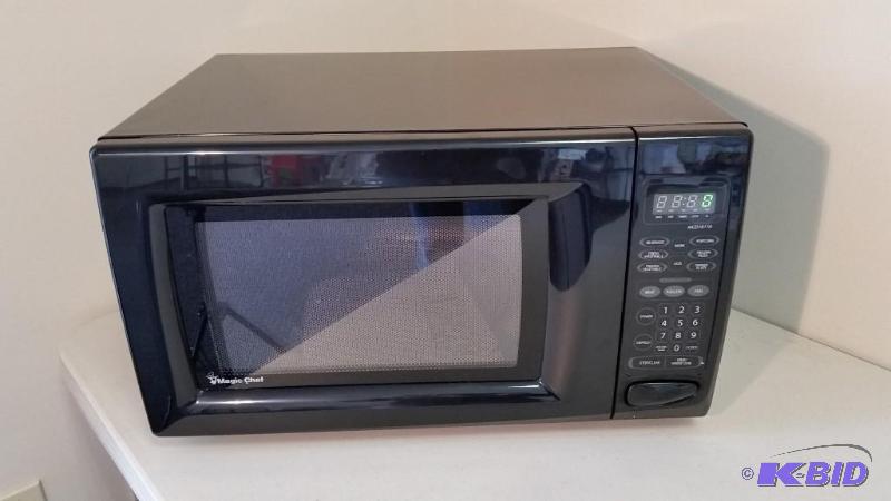 lot 38 image: Magic Chef 1.6 cu. ft. 1100-Watt Microwave Oven New out of Box Tested Works great.