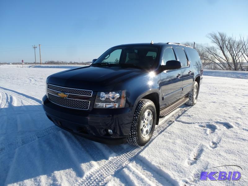 2007 Chevy Suburban LT Has 5.3 Liter V8 engi...