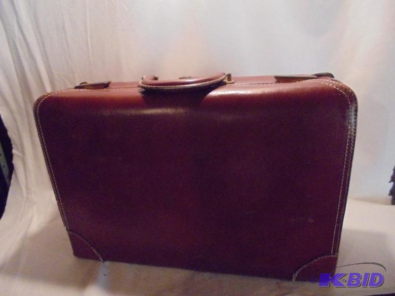 Vintage all leather suit case in nice conditi...