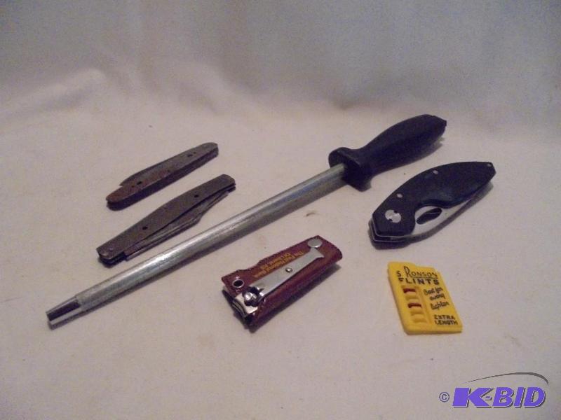 Mixed lot of knives and other items. &nbsp...