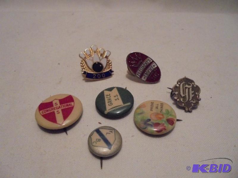Lot of vintage buttons and pins....