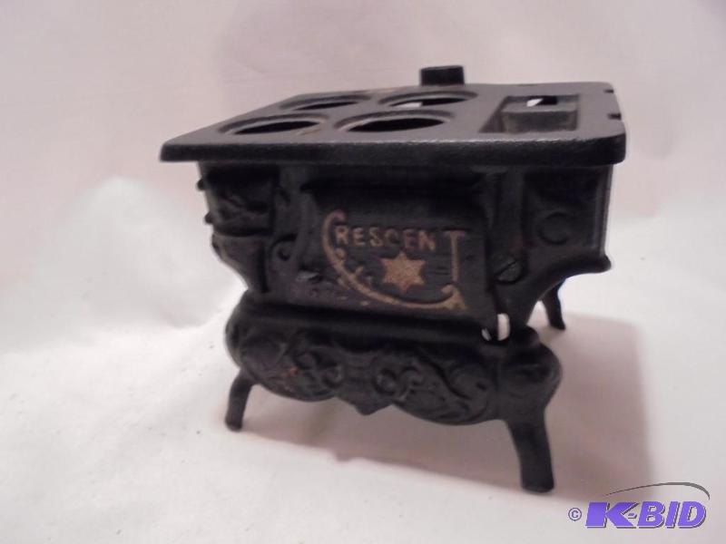 Cast iron Crescent salesman sample range. &nb...