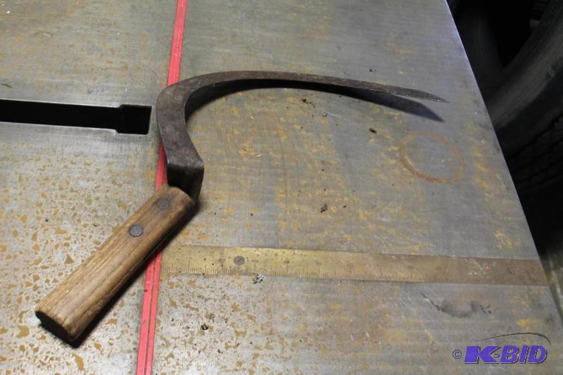 lot 13 image: Antique Grass Hook wOffset Blade