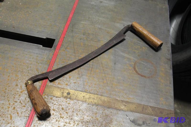 lot 19 image: Antique 2-Man Saw
