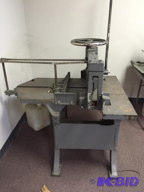 lot 2 image: Commercial  Industrial Hand Level Paper Cutter