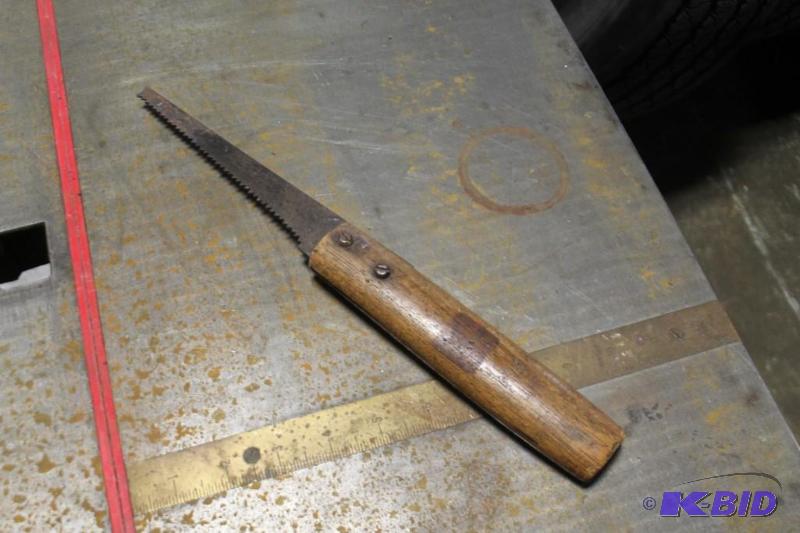 lot 21 image: Antique Hand Saw