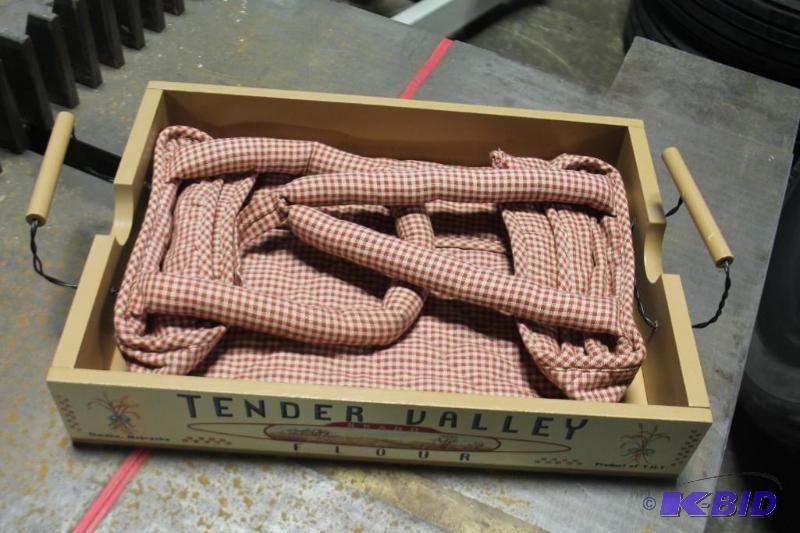 lot 26 image: Tender Valley Flour Serving Tray