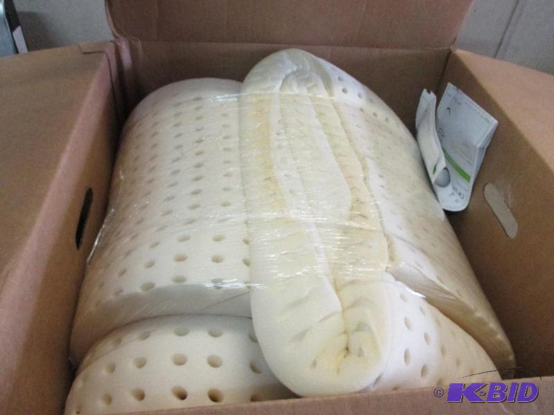 Queen viscofoam bed topper...