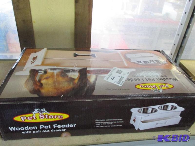 Pet feeder...