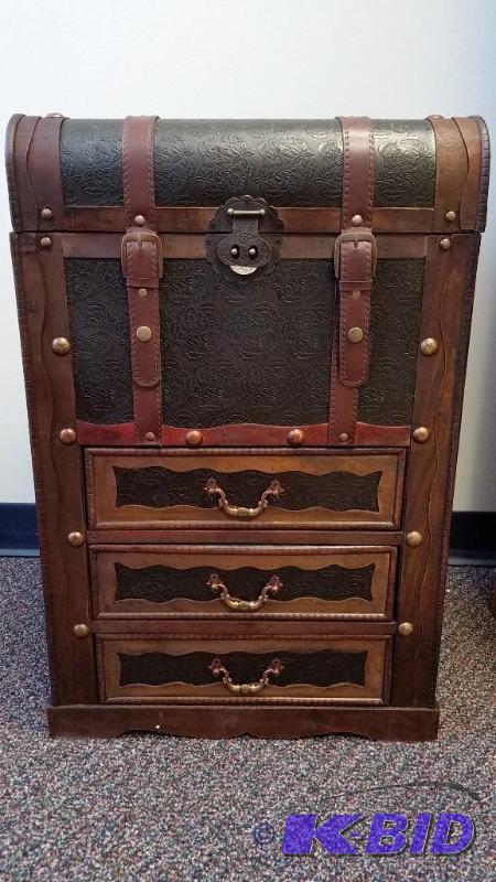 2 Piece Storage Trunk Set.  New out of Box Assembled.  Very Nice.  Stylish