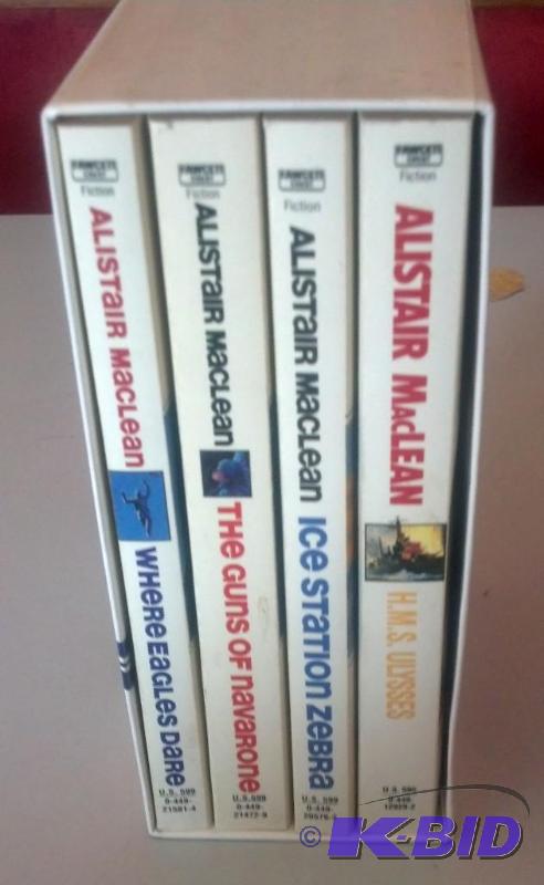 Set Alistair MacLean Paperback Novels, Perfec...