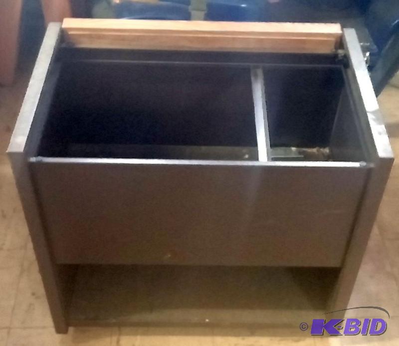 Rolling File Cabinet, Top Opens and closes...