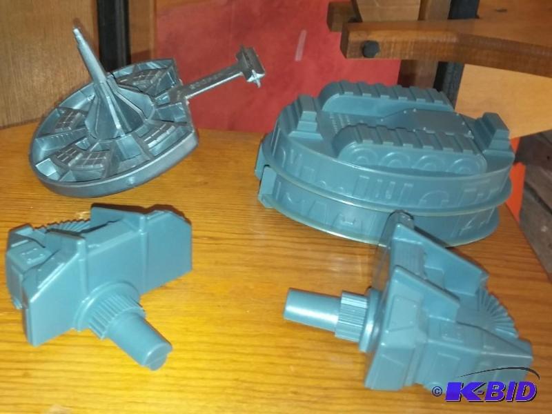 LOT OF MISC STAR WARS ITEMS...