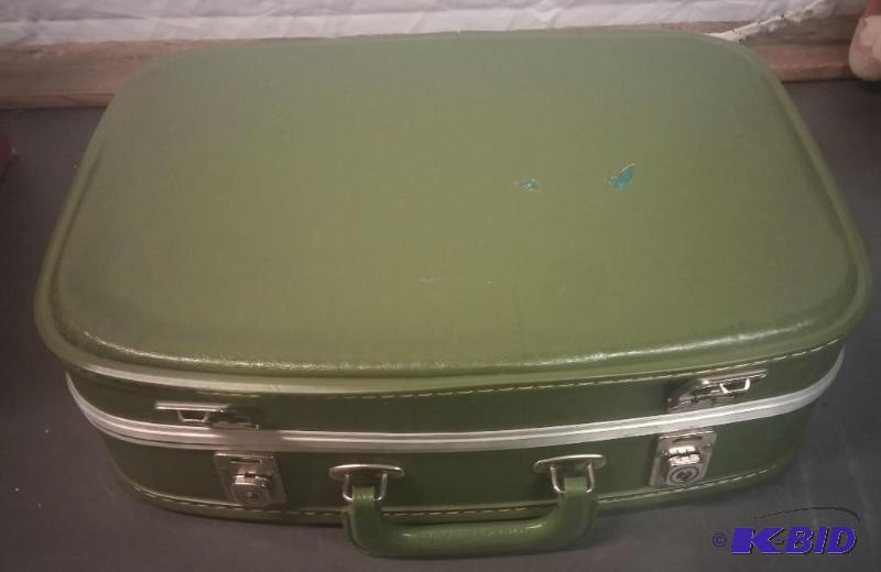 Vintage Over night suitcase, still with key...