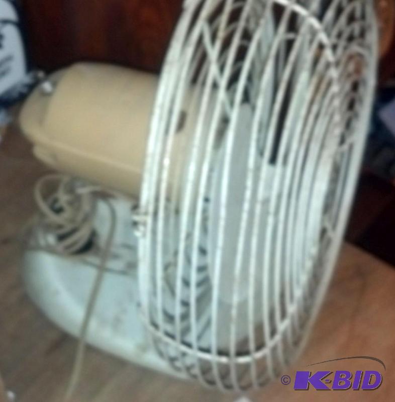 Vintage Working GE Table Top Fan...