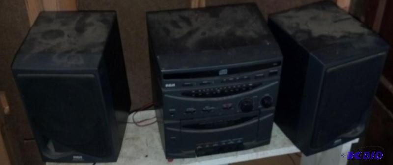 lot 103 image: Working RCA Cassette Radio Stereo...