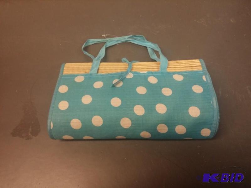 lot 25 image: Full size beach mat, folds for easy carrying....