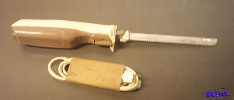lot 40 image: Vintage Electric knife that works great...
