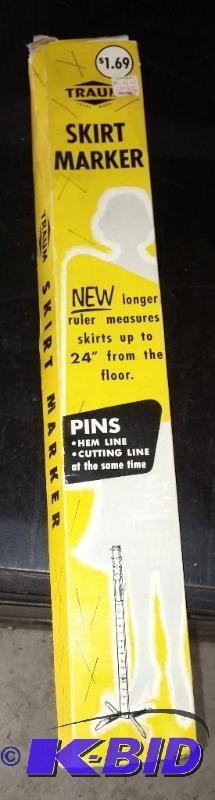 lot 41 image: Lot of vintage sewing items as shown...