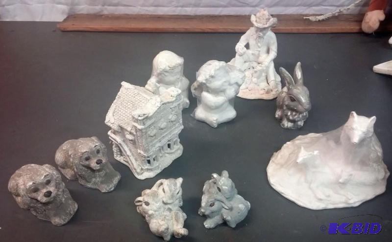 lot 71 image: Large lot of paintable ceramic statues...