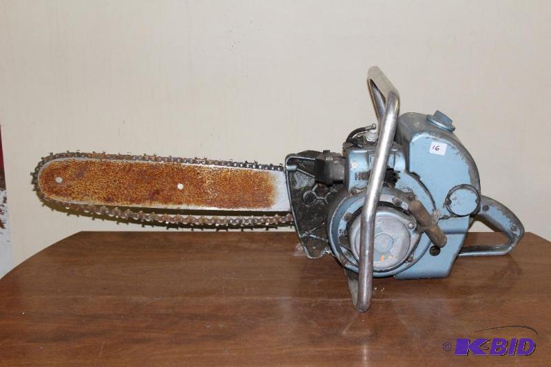 Vintage Chainsaw  Does not operate, perfect d...