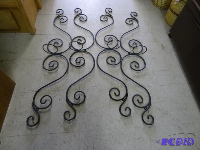 Metal wall hanging potted plant holders. Meta...