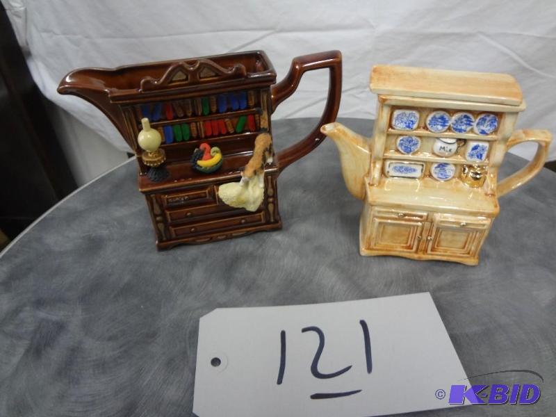 Pair of Sideboard Teapots