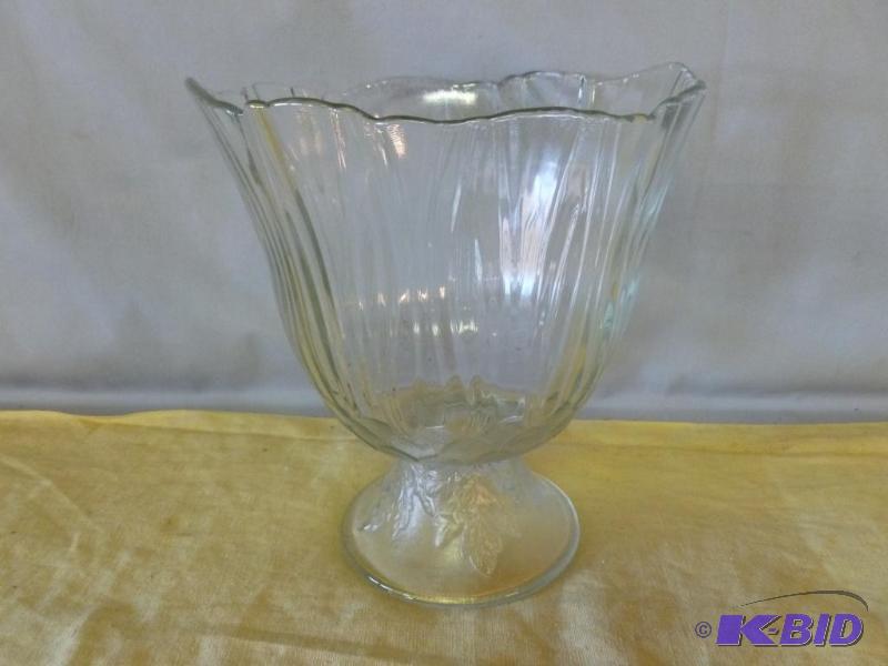 Beautiful large water lily glass fruit bowl t...