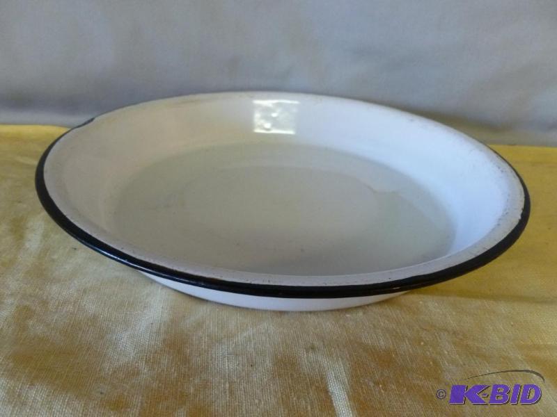 Vintage black and white porcelain pie plate t...