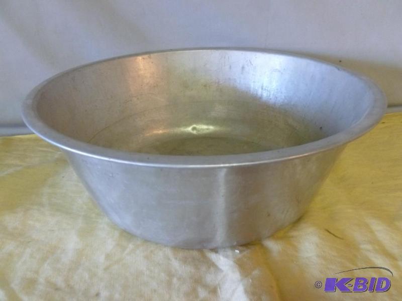 Large vintage aluminum bread dough bowl that ...