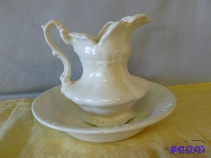 Nice decorative ceramic wash basin and pitche...