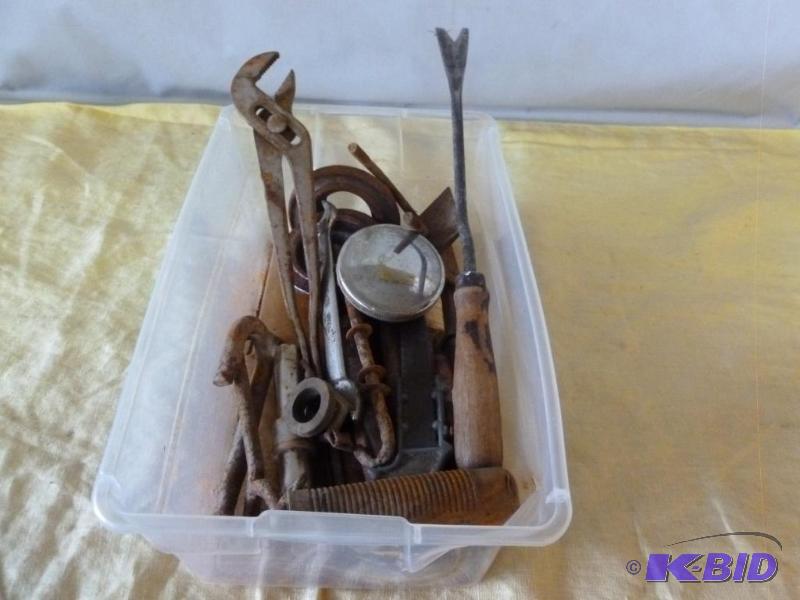 Large lot that consists of tools, vintage gas...