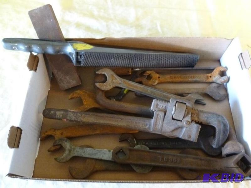 Large lot of vintage tools that includes a De...