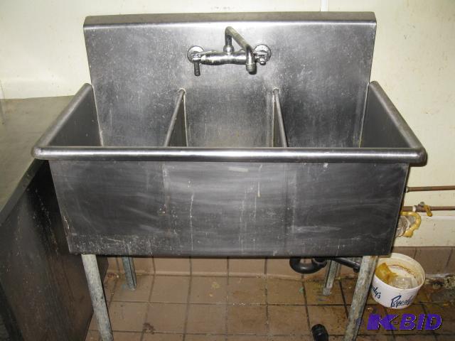 Stainless steel sink with faucet, 3 compartme...