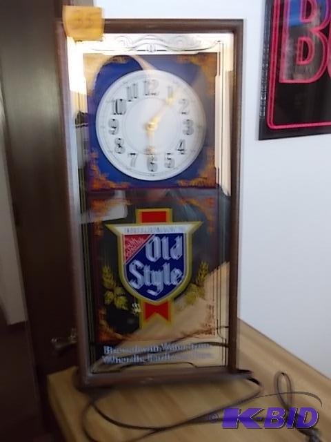 &nbspOld Style Beer Sign Clock...