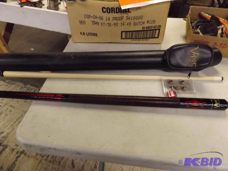 Viper Pool Cue and case  &nbsp...