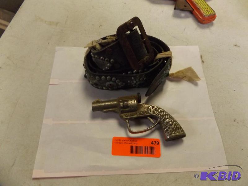 Bill Bill Metal Toy gun with belt, see pictur...