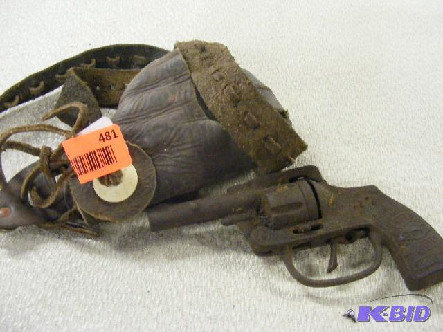Metal toy gun with belt, see pictures for con...