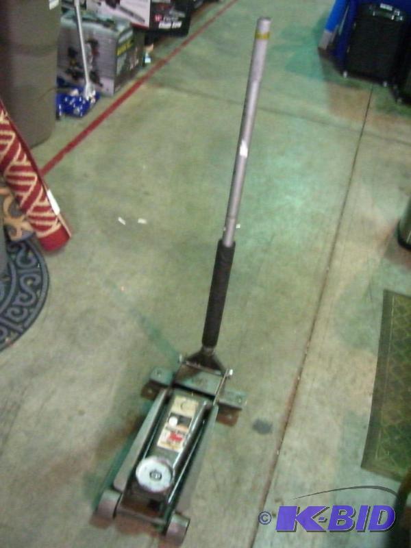 Three-Ton Floor Jack Rapid Pump