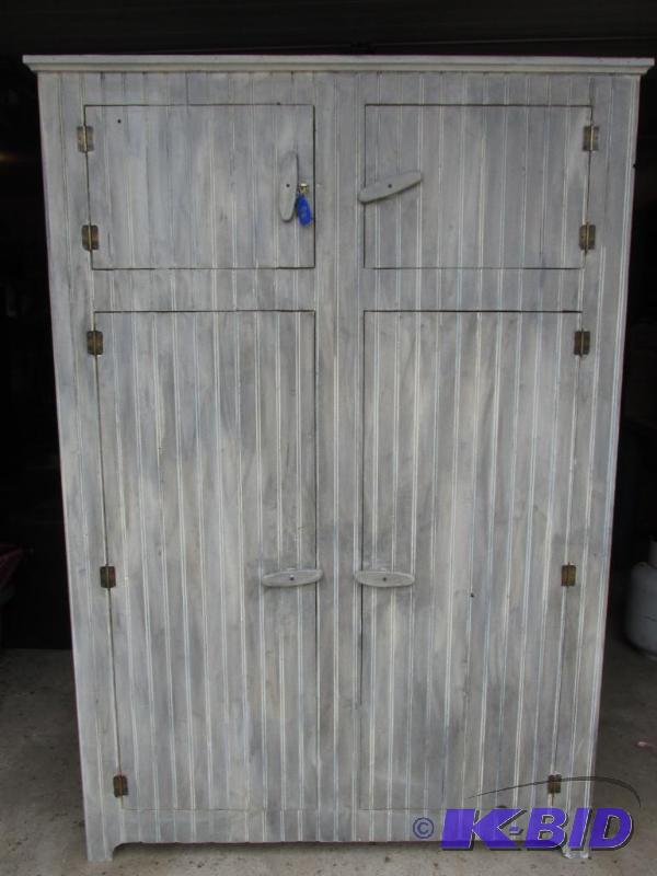 lot 1 image: Gun Cabinet
