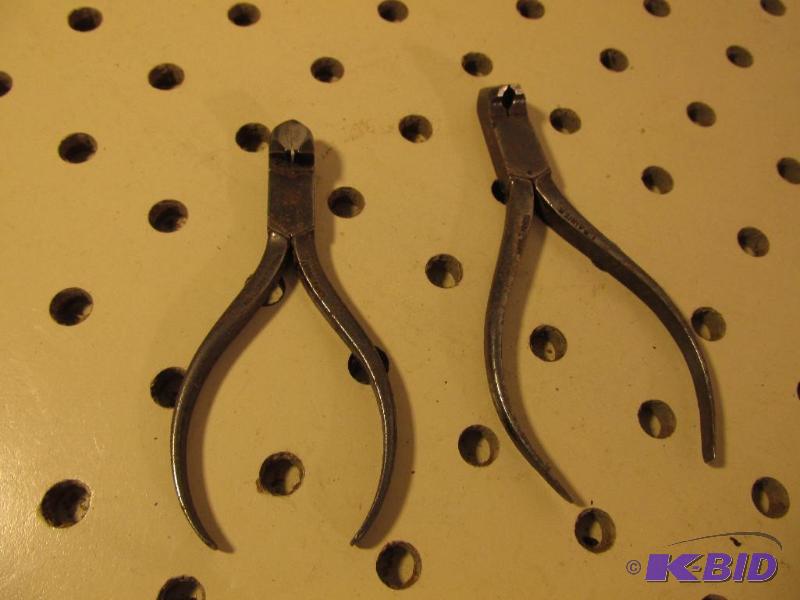 lot 102 image: A couple of Small Cutters