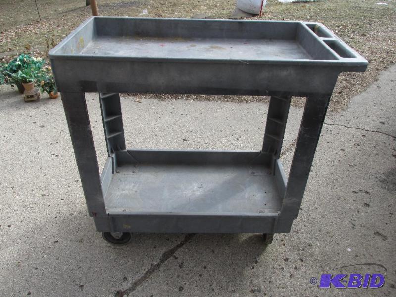 lot 11 image: Rubber Maid Cart