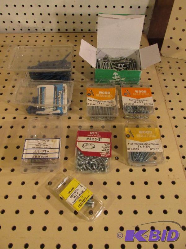 lot 123 image: Assortment of Screws