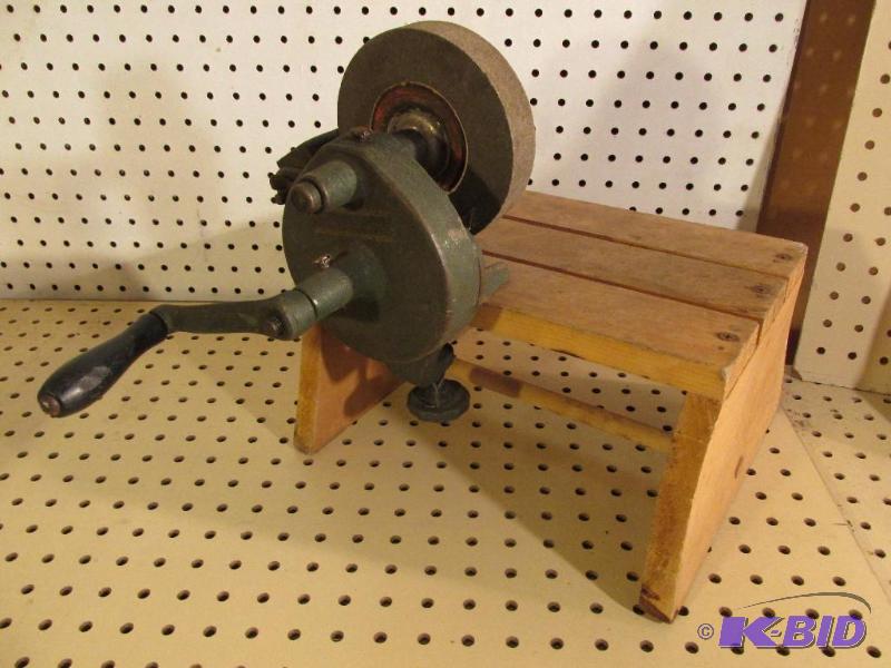 lot 125 image: Hand Cranked Bench Grinder