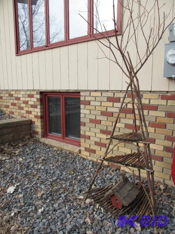 lot 20 image: Wonderful Garden Art - Unique