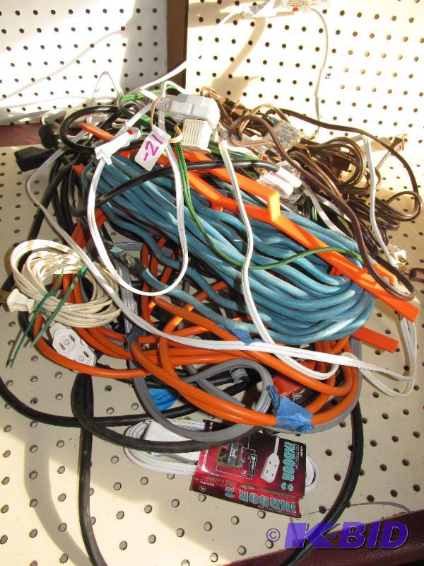 lot 21 image: All kinds of cords