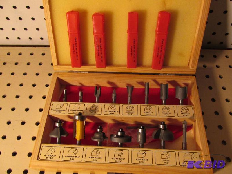 lot 32 image: Handy Man Club - Complete Set with 4 EXTRAs