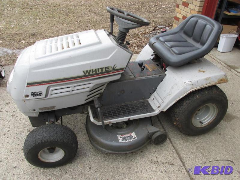lot 6 image: White 14.5 HP Garden Tractor Runs and Cuts.  38 Cut
