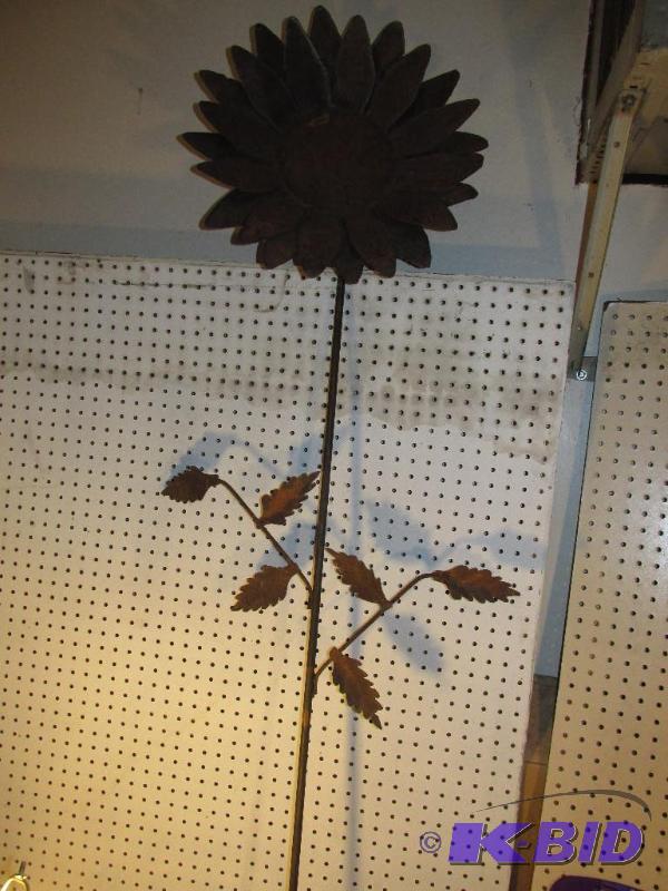 lot 76 image: Metal Sunflower