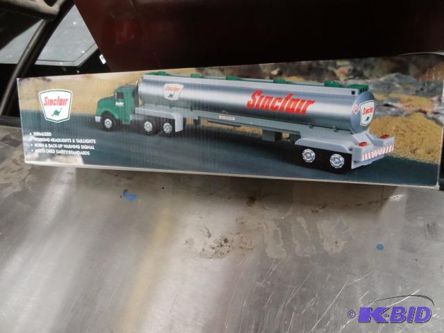 lot 121 image: Sinclair tanker truck #1 collector...